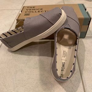 GREY TOMS BNWT